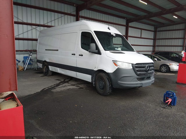 Salvage Mercedes-Benz Sprinter 2500 Image