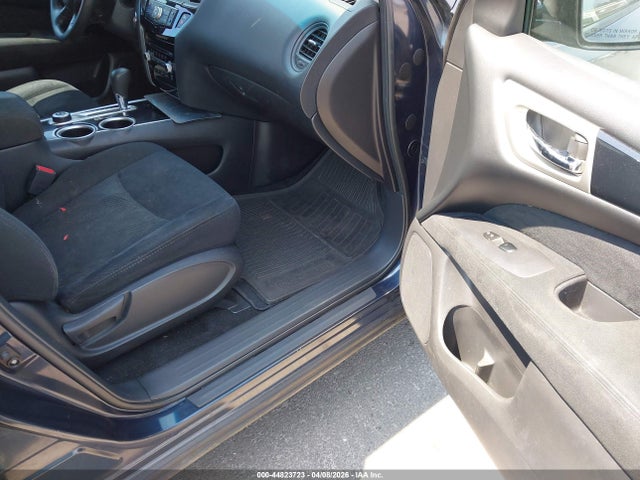 Nissan Pathfinder S