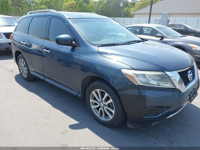 Salvage Nissan Pathfinder Image