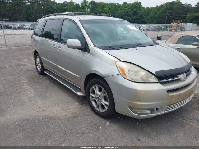 Salvage Toyota Sienna Image