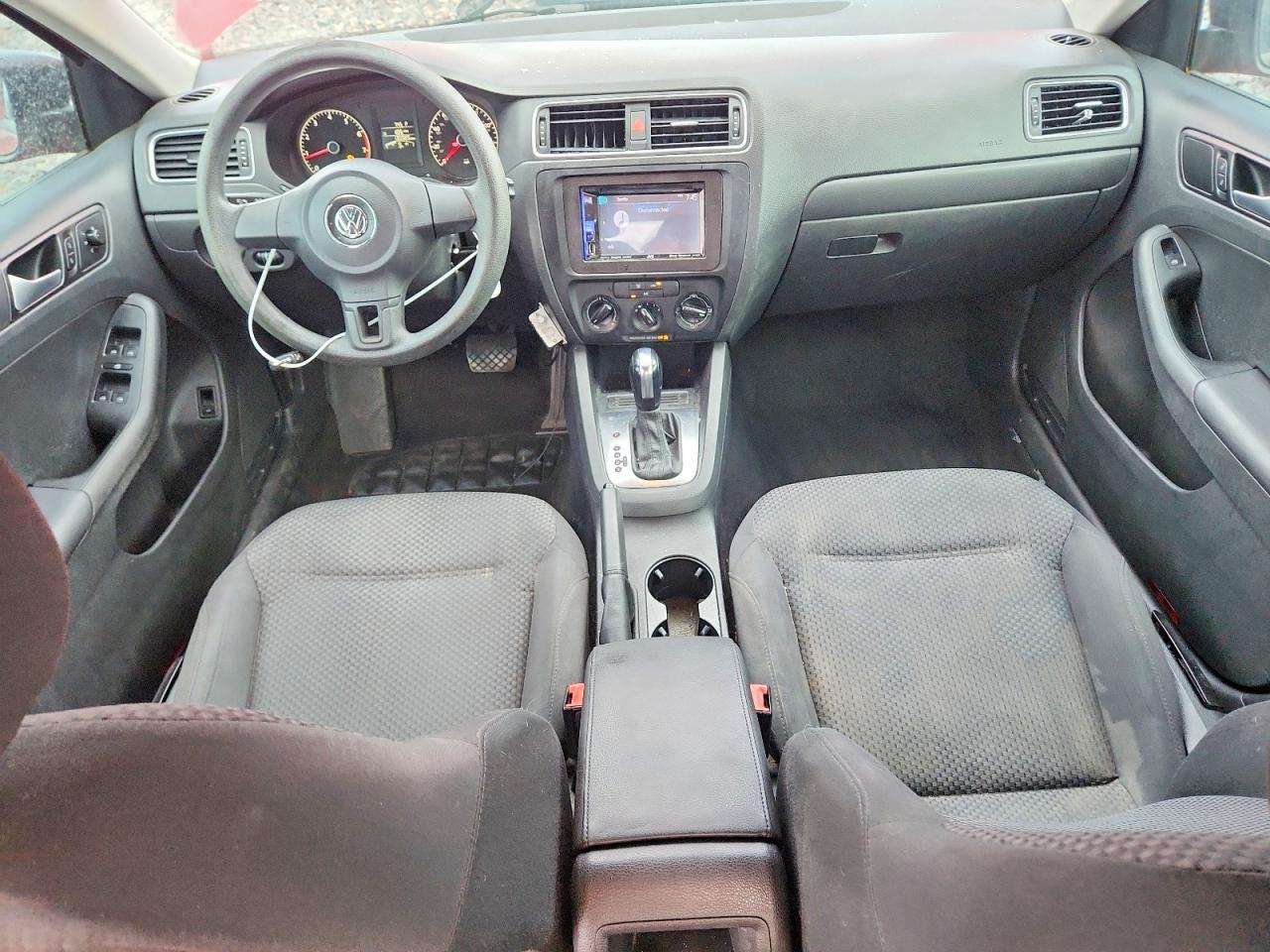 Volkswagen Jetta Base