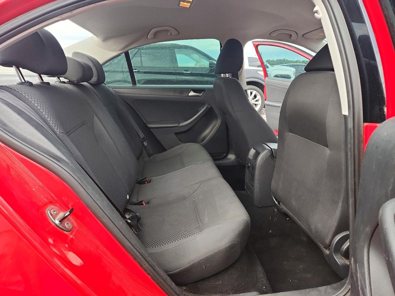 Volkswagen Jetta Base