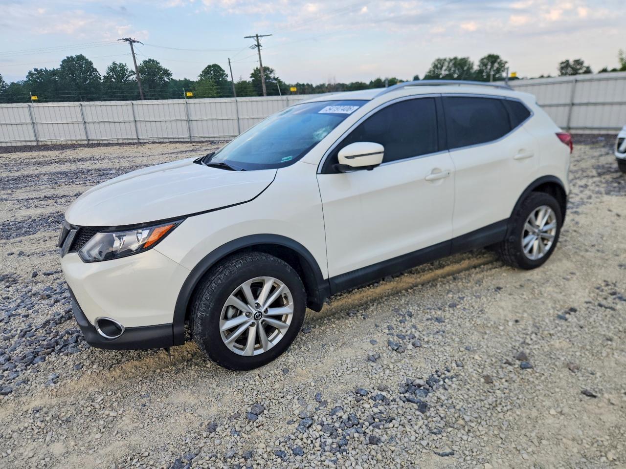 Salvage Nissan Rogue Image