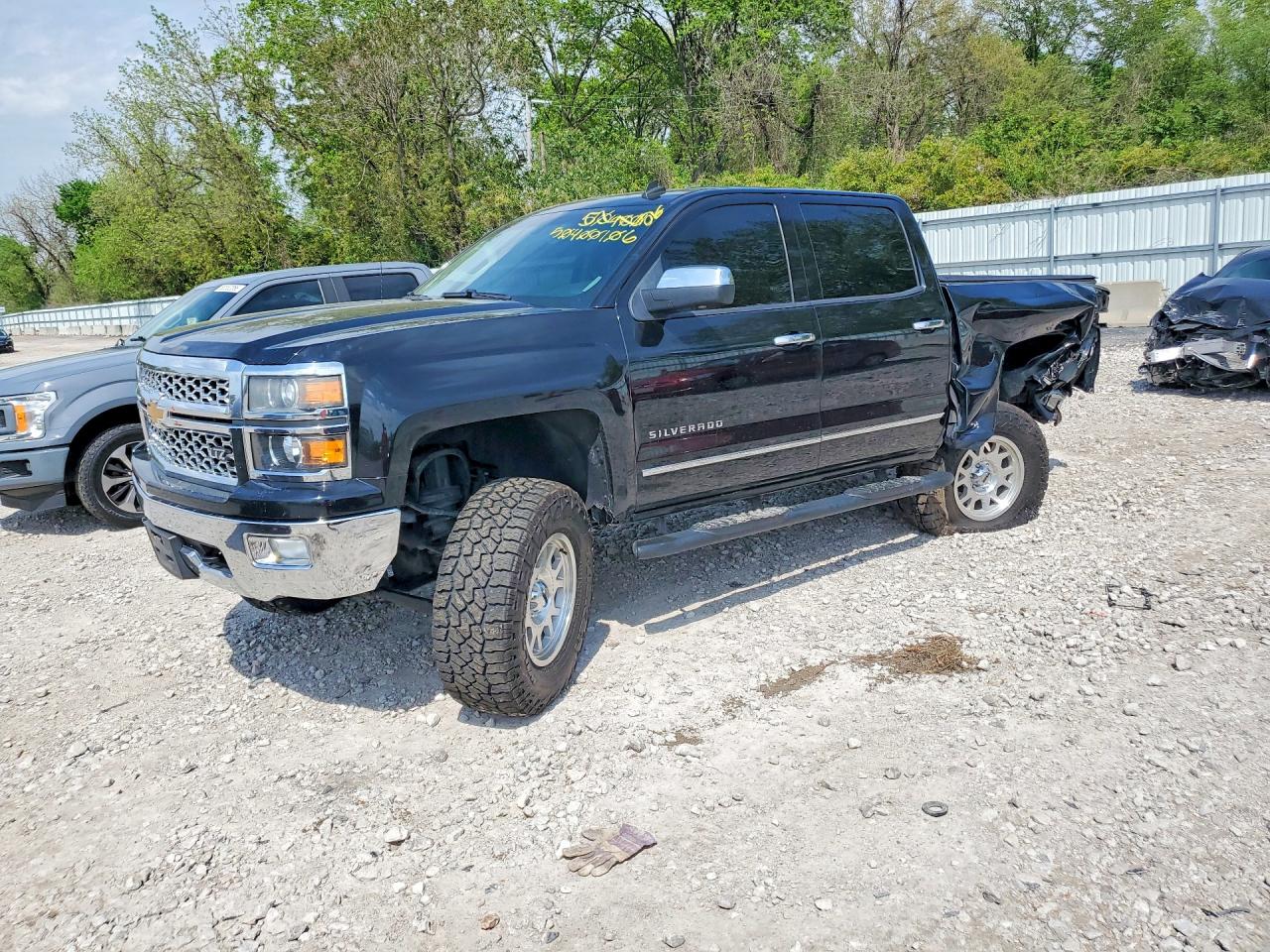 Salvage Chevrolet Silverado Image
