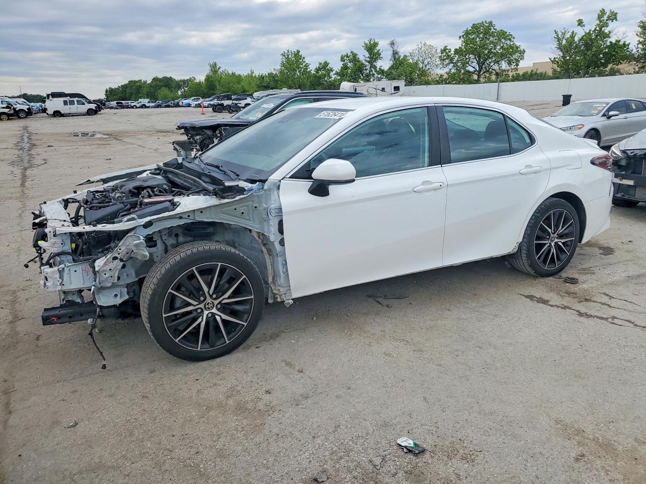 Salvage Toyota Camry Image
