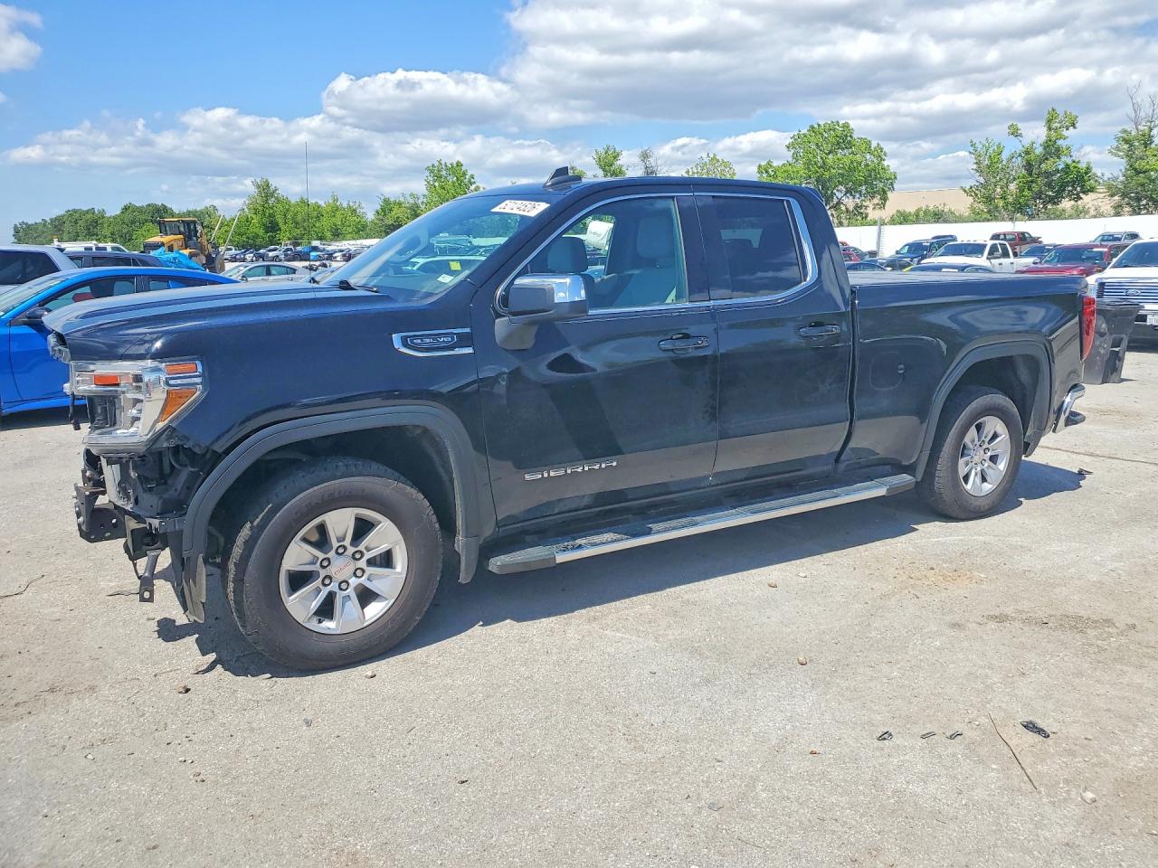 Salvage GMC Sierra Image