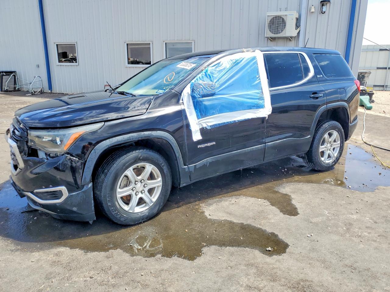Salvage GMC Acadia Image
