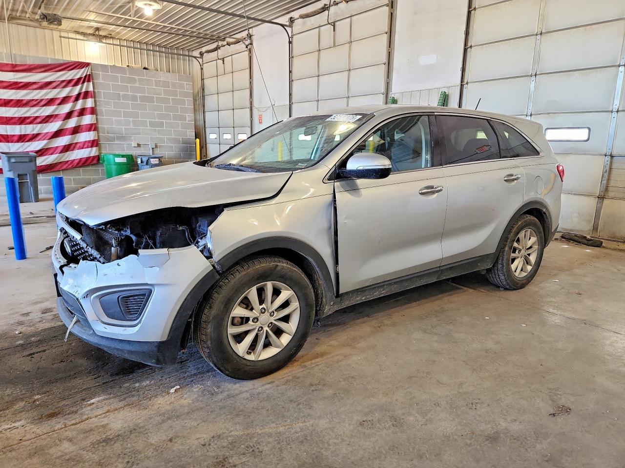 Salvage Kia Sorento Image