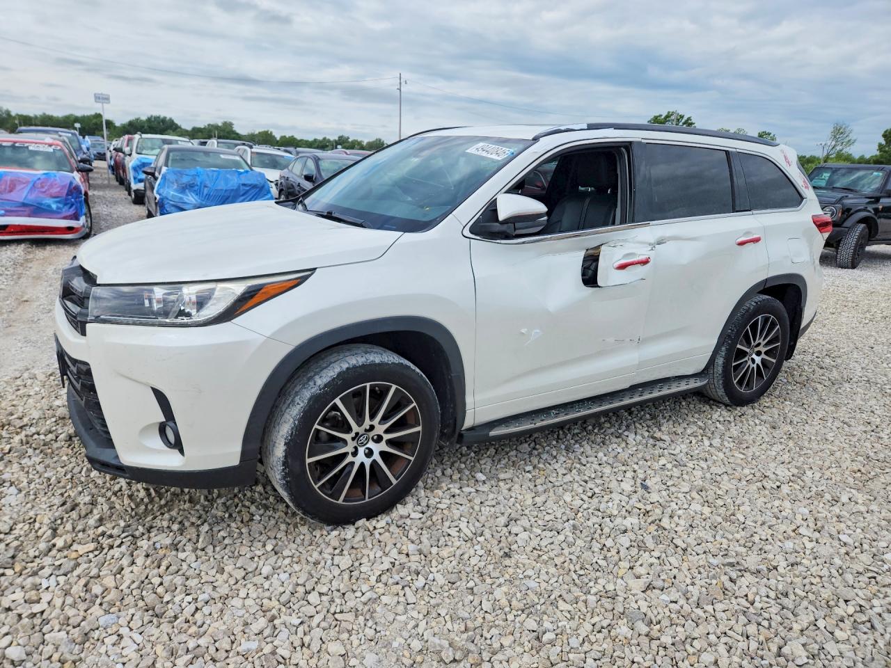 Salvage Toyota Highlander Image