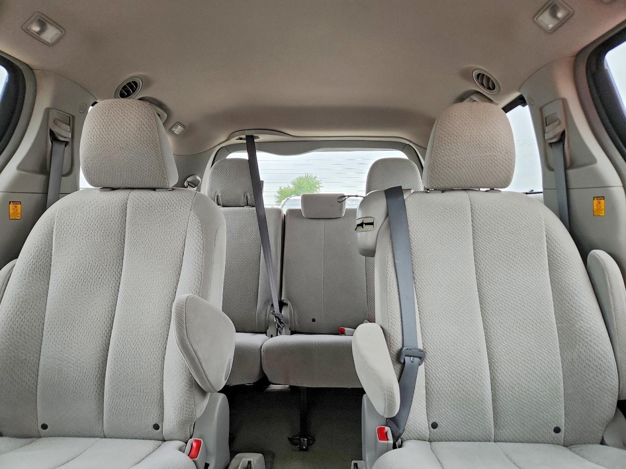 Toyota Sienna Le