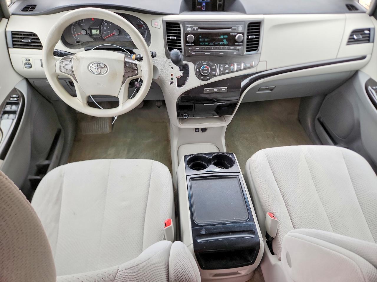 Toyota Sienna Le