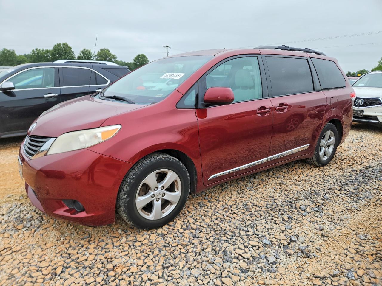 Salvage Toyota Sienna Image