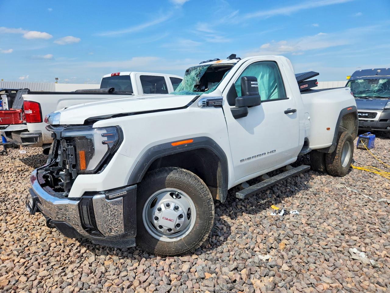 Salvage GMC Sierra Image