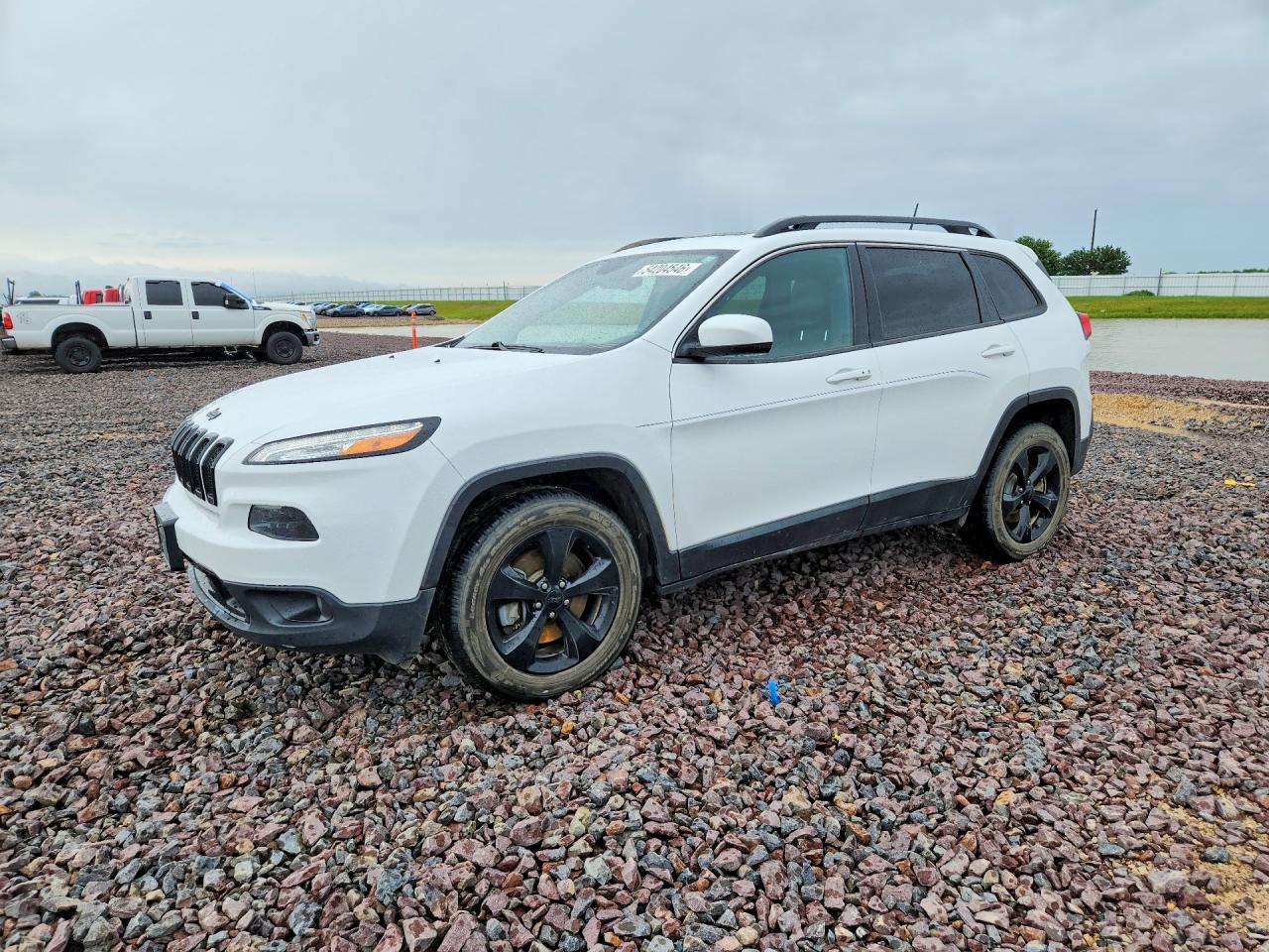 Salvage Jeep Cherokee Image