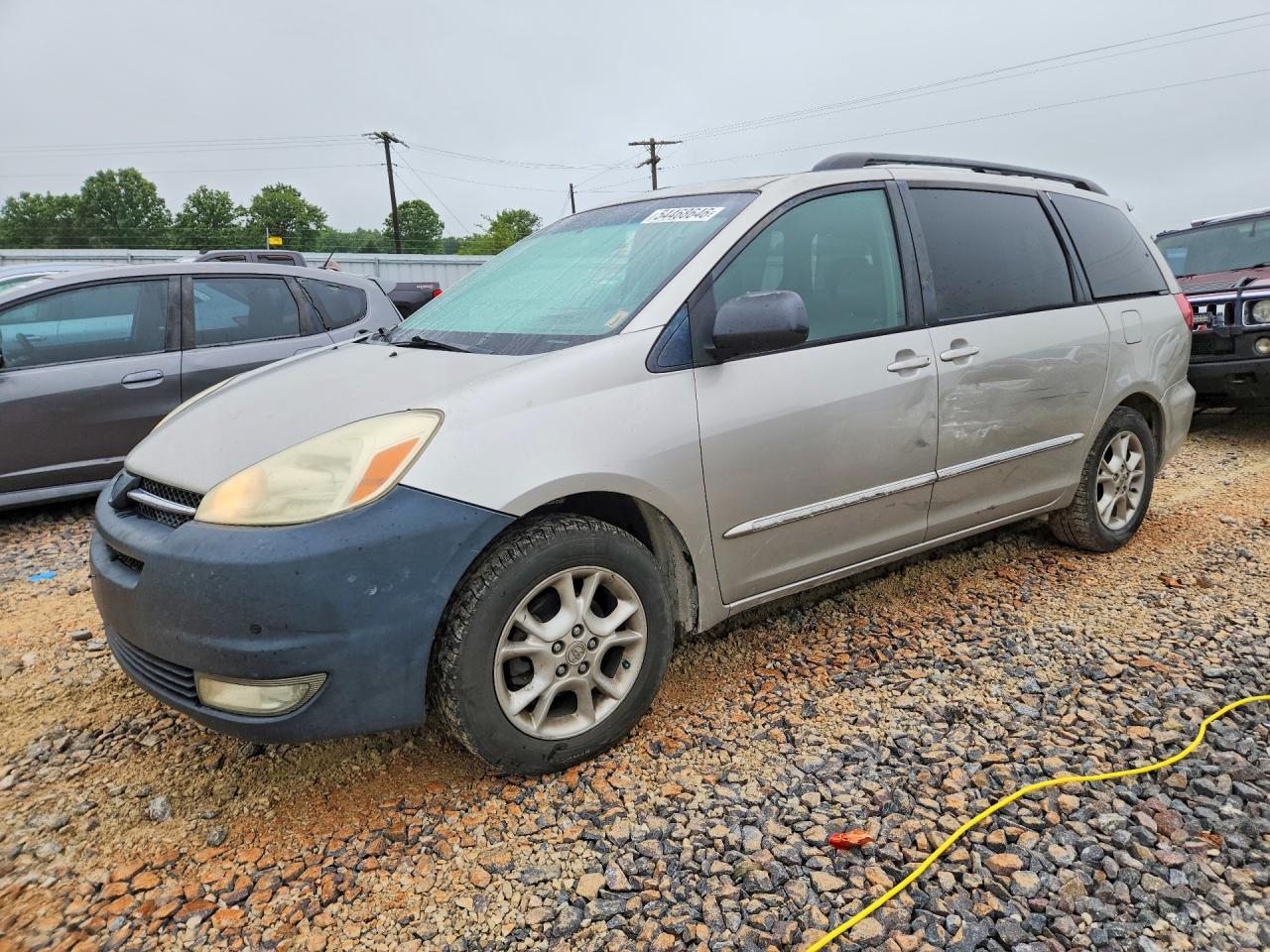 Salvage Toyota Sienna Image