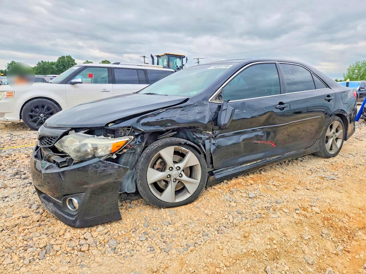 Salvage Toyota Camry Image