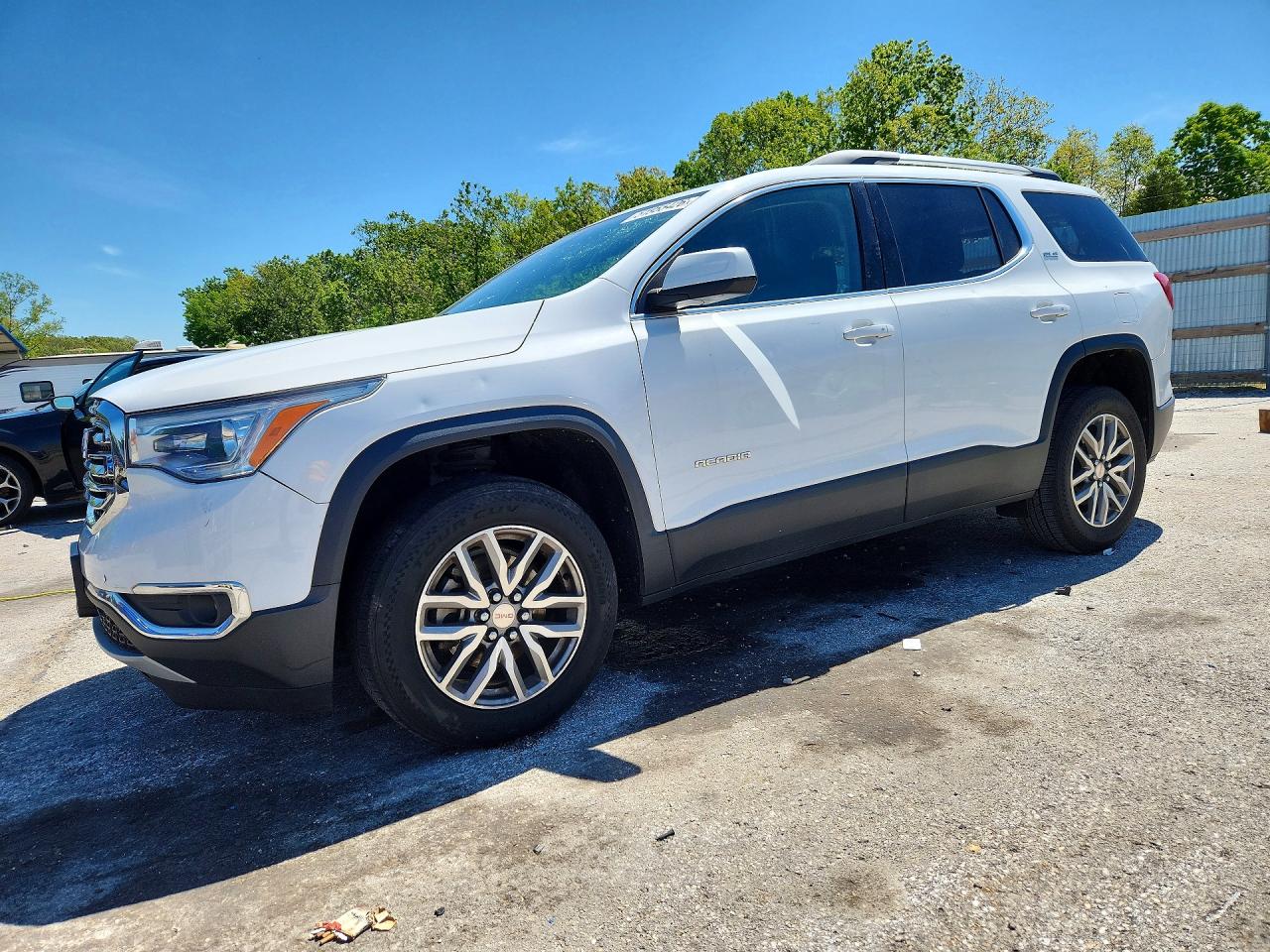 Salvage GMC Acadia Image