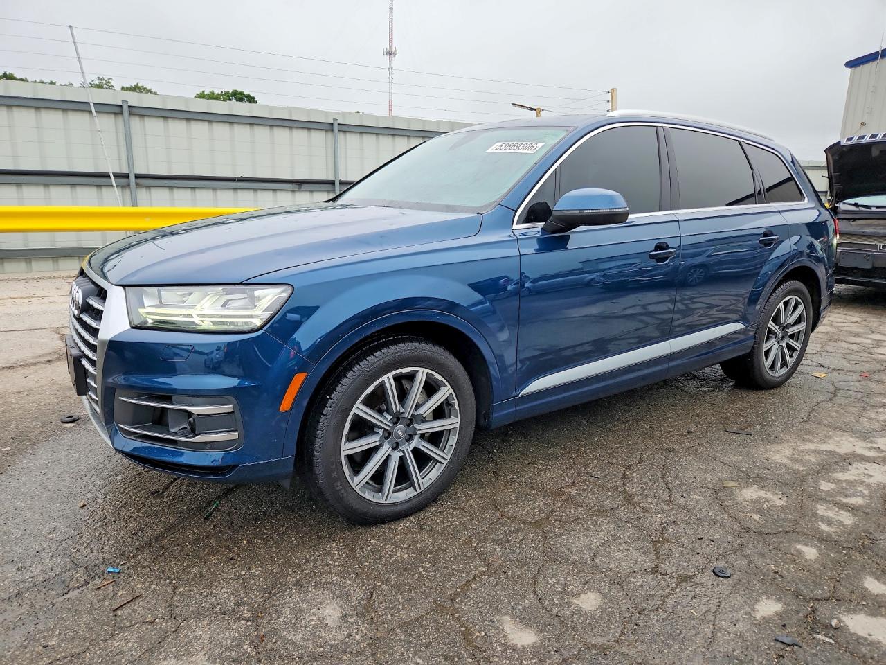 Salvage Audi Q7 Image