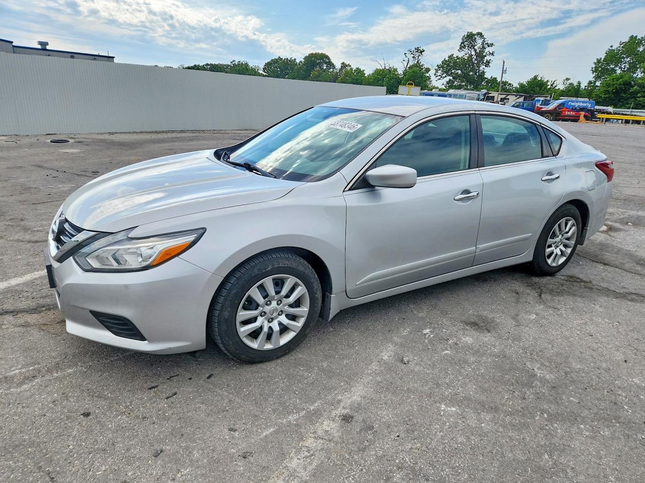 Salvage Nissan Altima Image