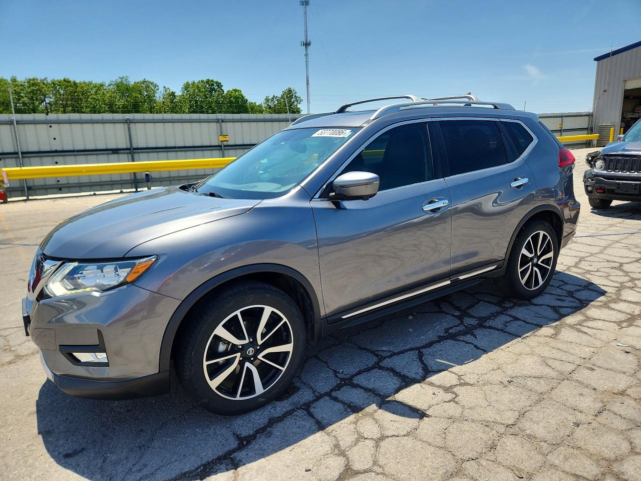 Salvage Nissan Rogue Image