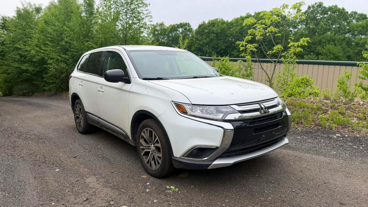 Salvage Mitsubishi Outlander Image