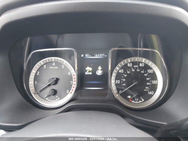 Nissan Titan Sv