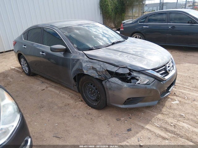 Salvage Nissan Altima Image