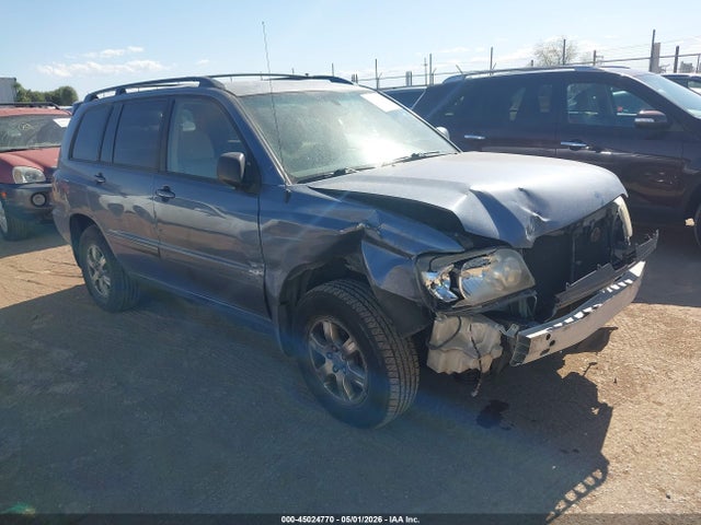Salvage Toyota Highlander Image