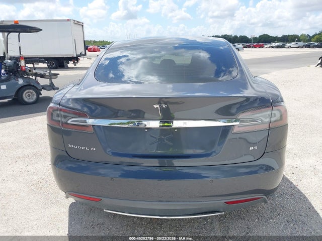 Tesla Model S P85