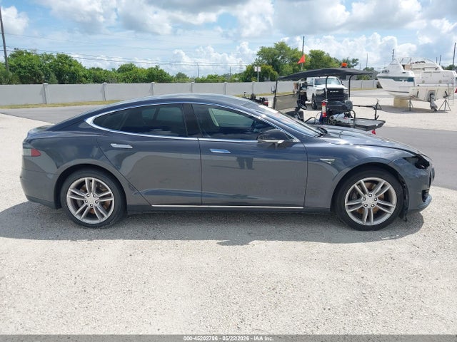 Tesla Model S P85