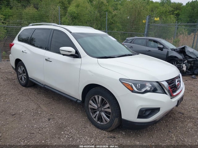 Salvage Nissan Pathfinder Image