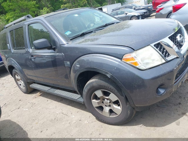 Salvage Nissan Pathfinder Image