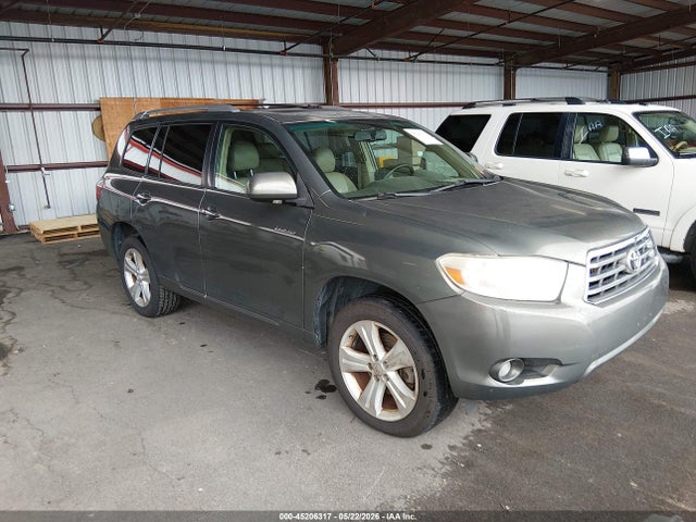 Salvage Toyota Highlander Image