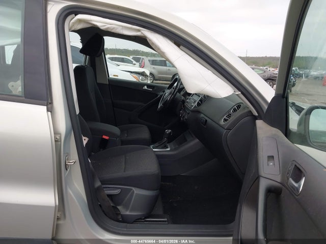Volkswagen Tiguan S