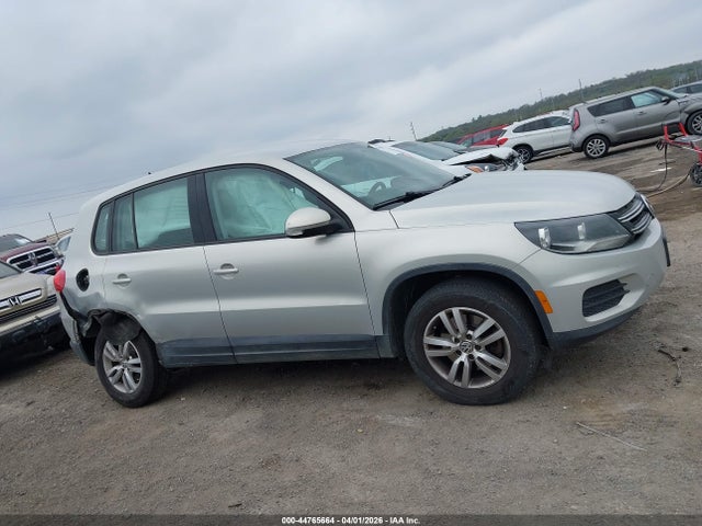 Volkswagen Tiguan S