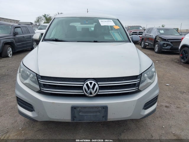 Volkswagen Tiguan S