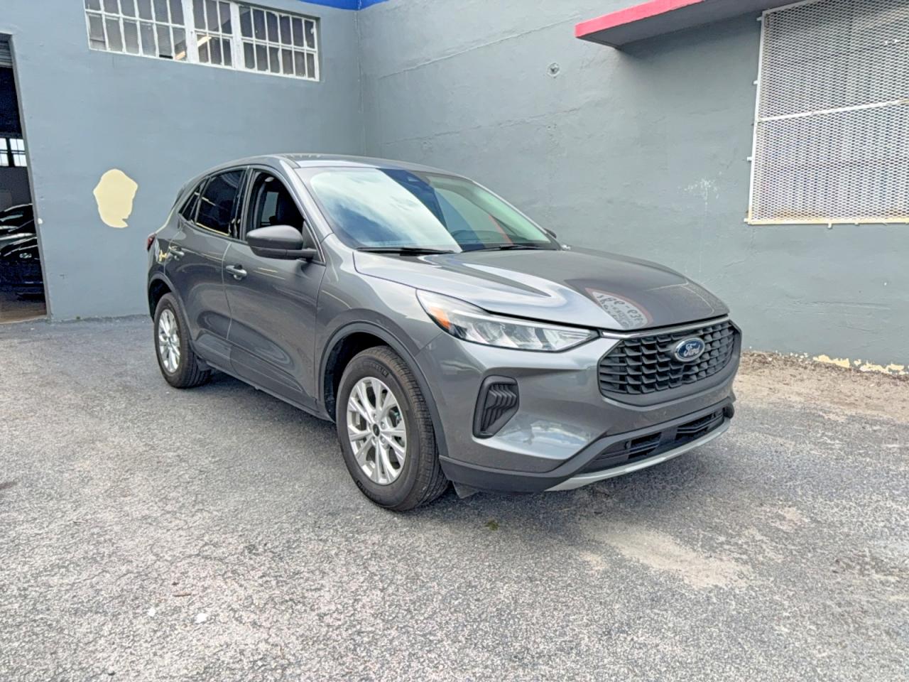 Salvage Ford Escape Image