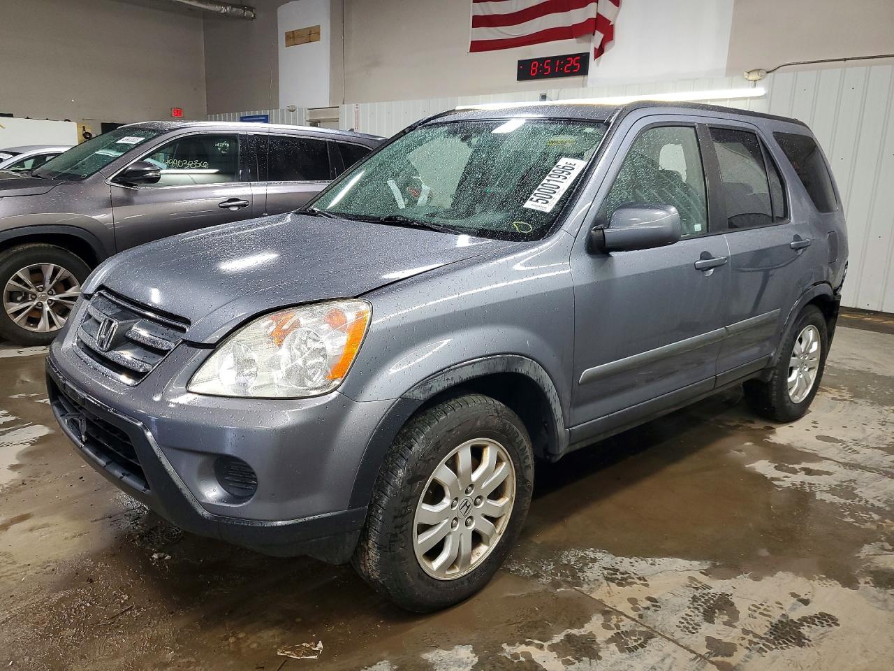 Salvage Honda Crv Image