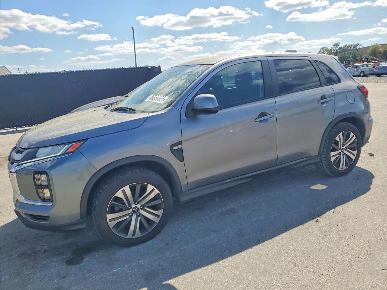 Salvage Mitsubishi Outlander Image