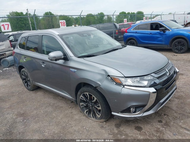 Salvage Mitsubishi Outlander Image