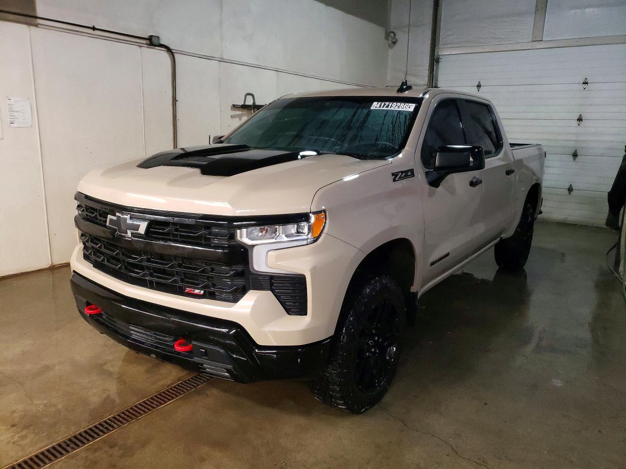 Salvage Chevrolet Silverado Image