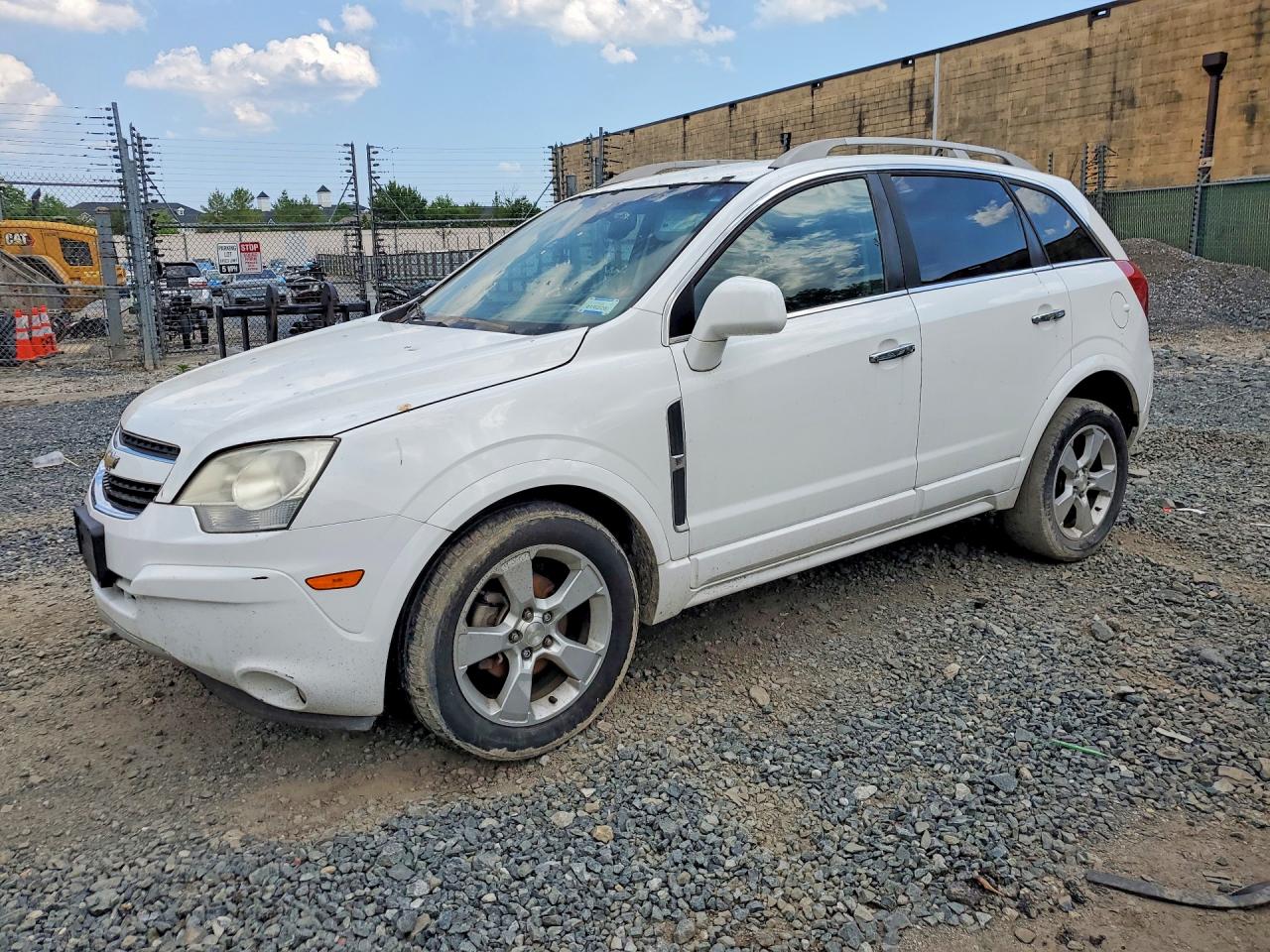 Salvage Chevrolet Captiva Image