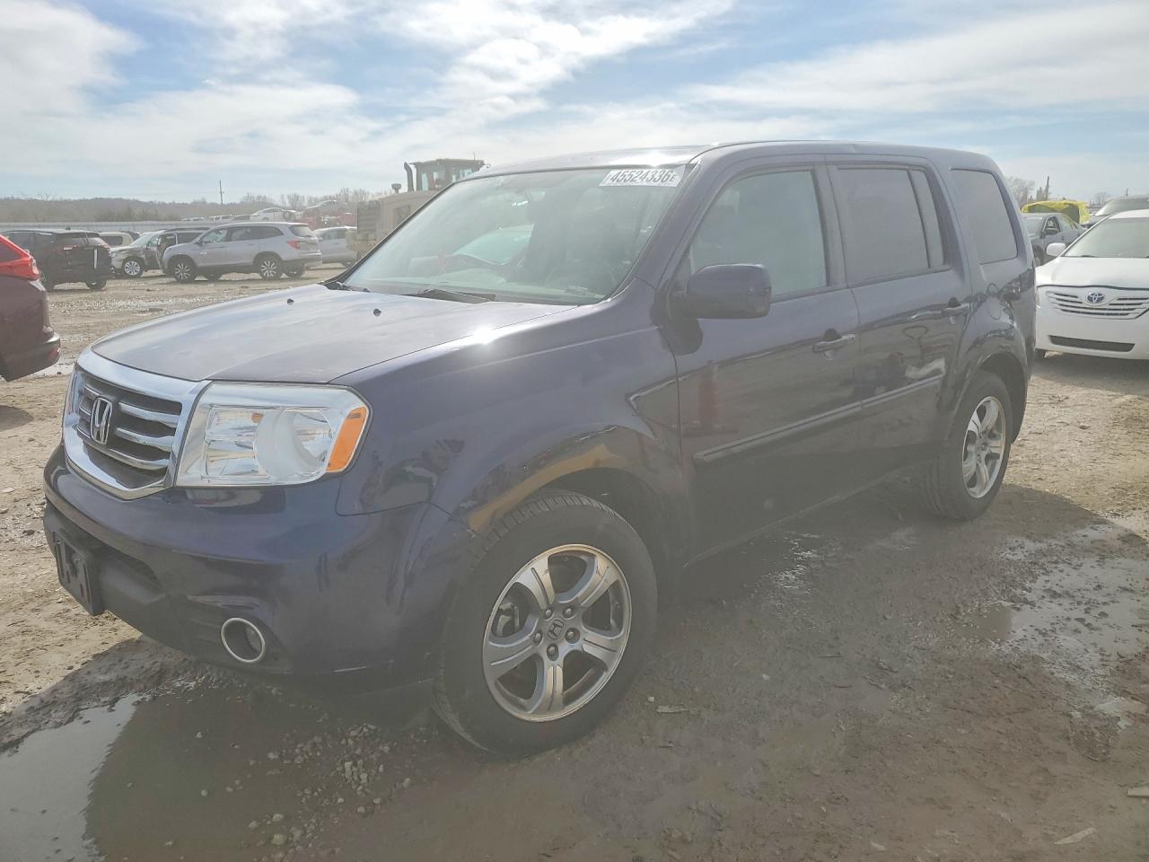 Salvage Honda Pilot Image