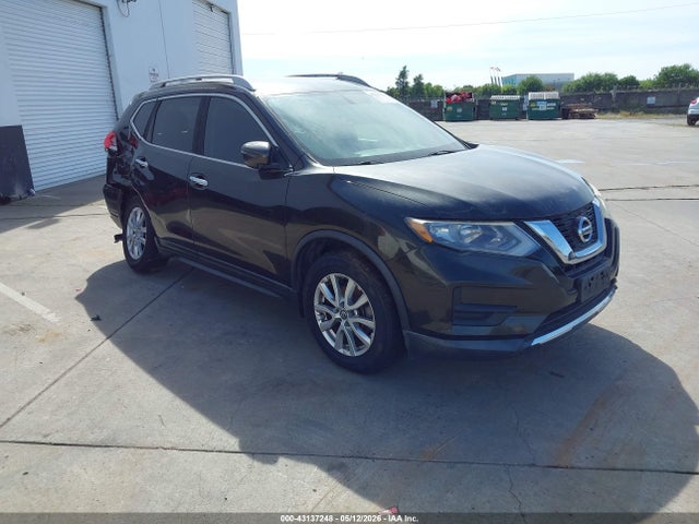Salvage Nissan Rogue Image
