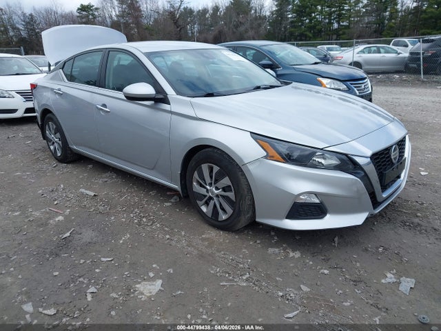 Salvage Nissan Altima Image