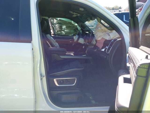Ram 1500 Laramie  4x4 5'7 Box