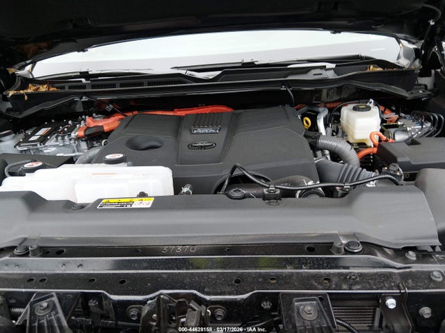 Toyota Tundra Limited Crewmax 6.4' Bed