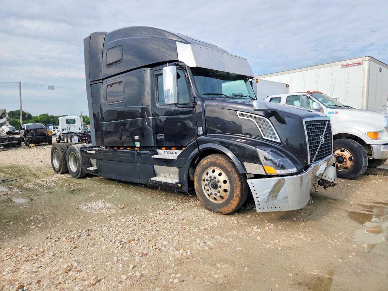 Salvage Volvo Vn Image