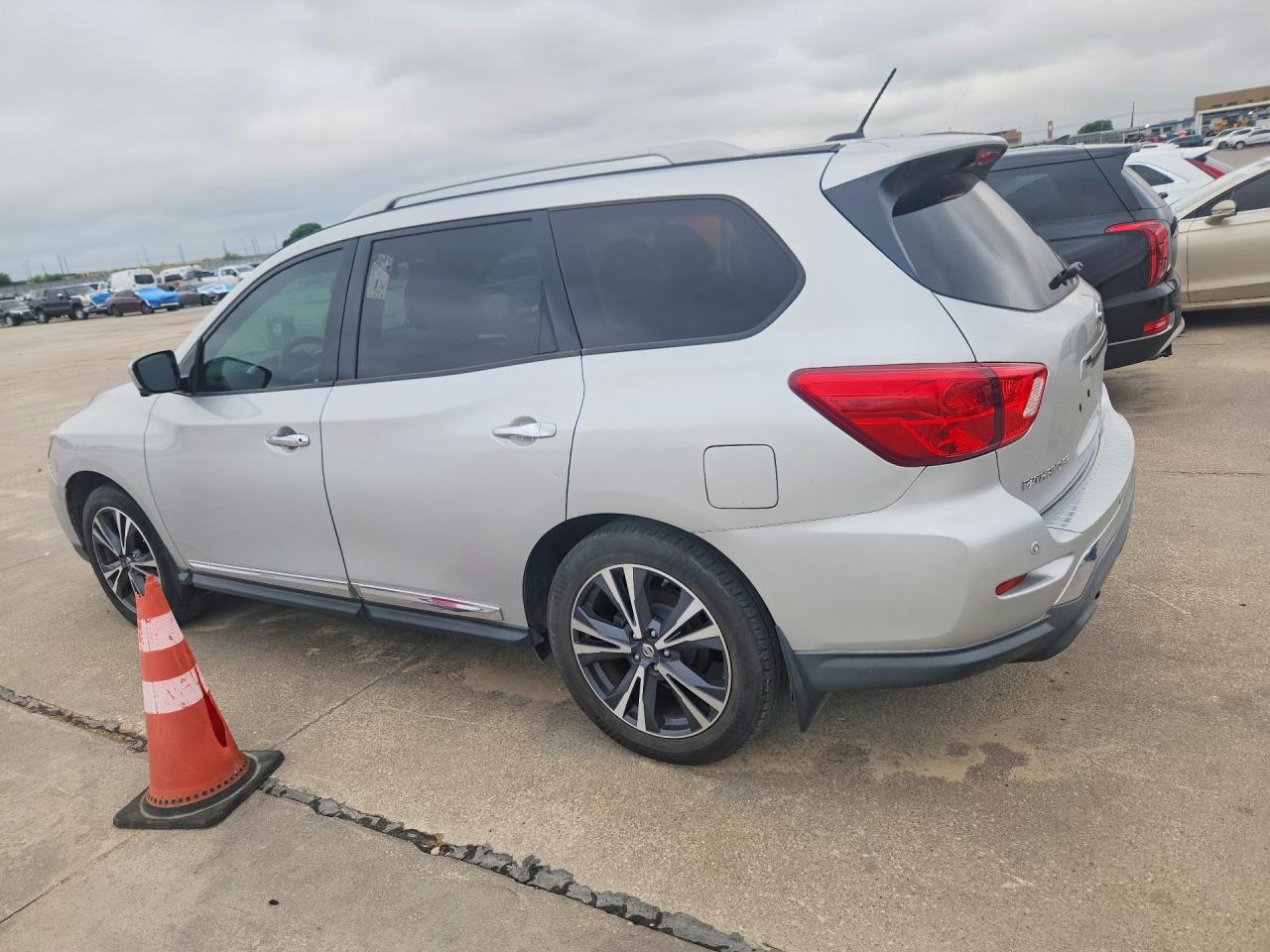 Nissan Pathfinder Platinum