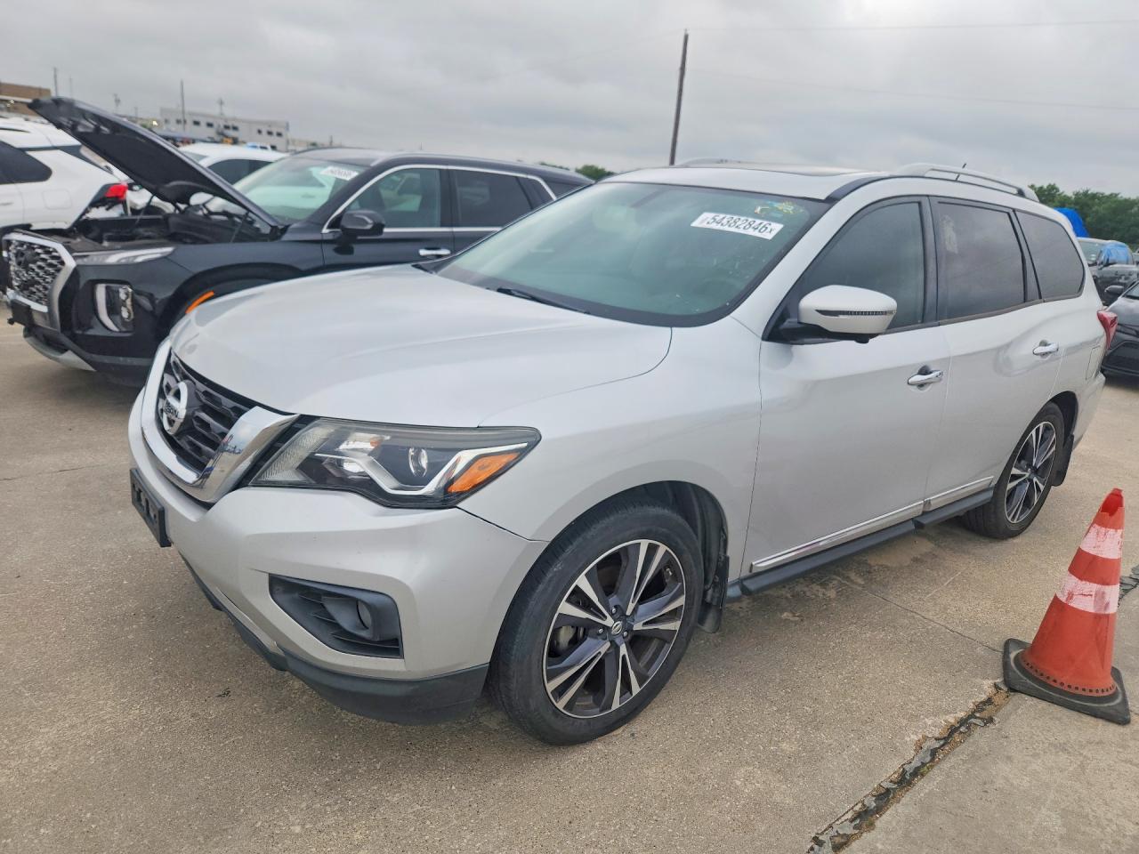Salvage Nissan Pathfinder Image
